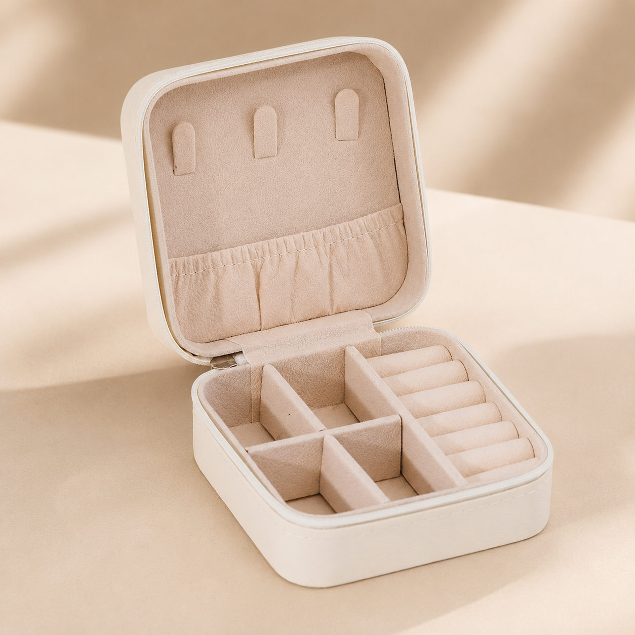 Jewelry Organizer Display Travel, Portable Leather Jewelry Case Box – White